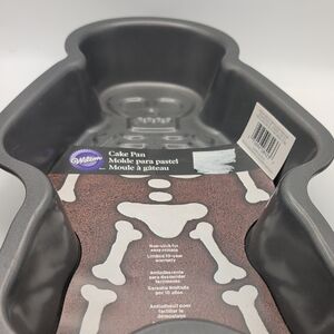 Wilton Gray Skeleton Cake Mold